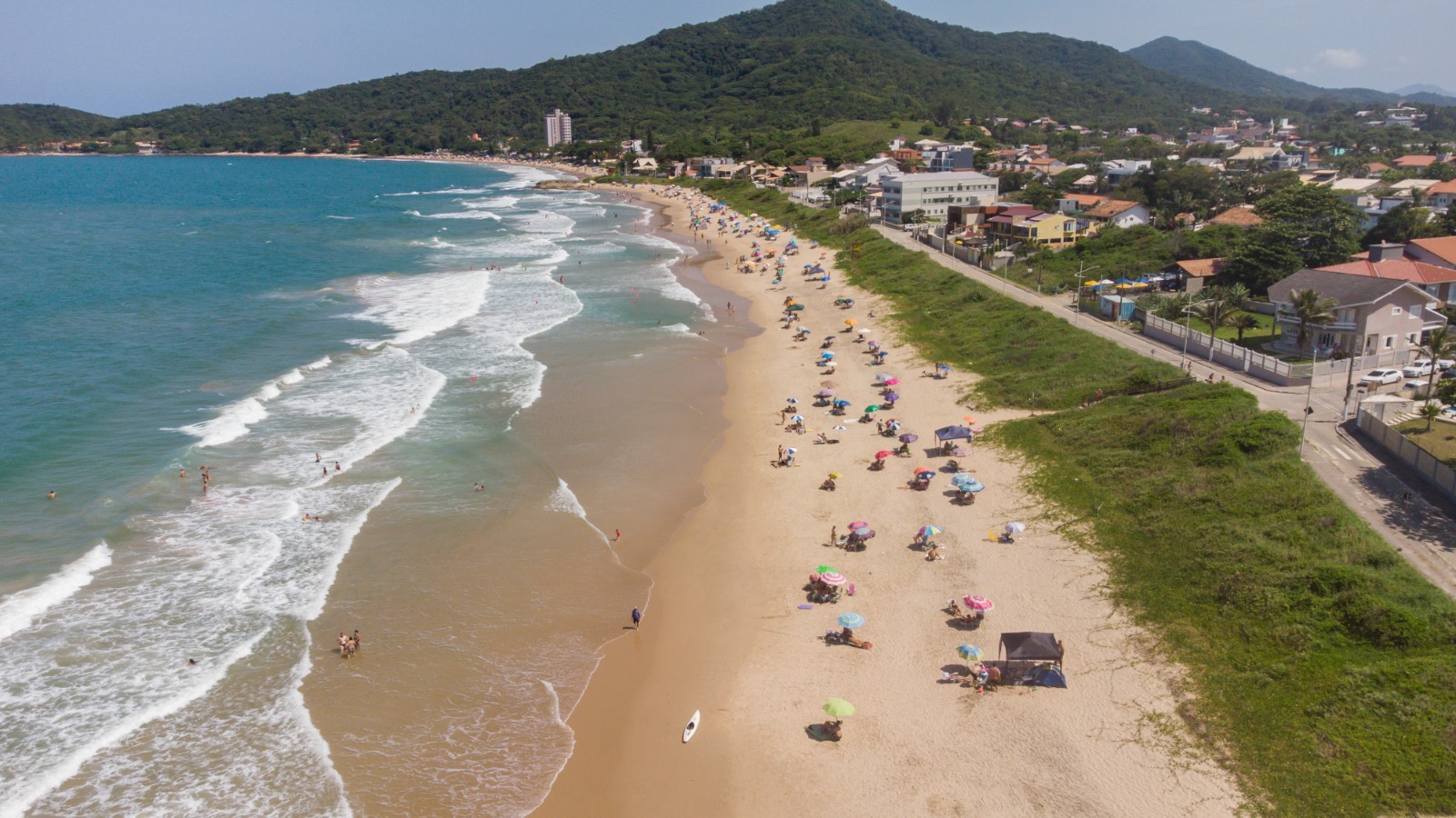 MEIO AMBIENTE – Três praias de Penha são premiadas com o Selo Bandeira Azul