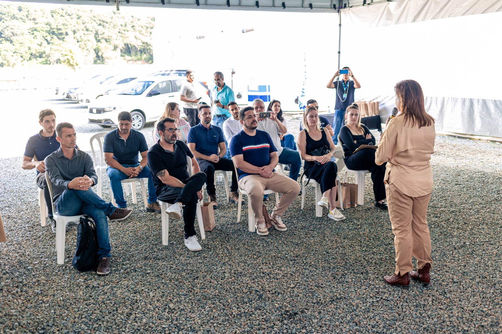 Prefeito de Penha lidera encontro com vereadores para conhecer sistema de esgotamento no município