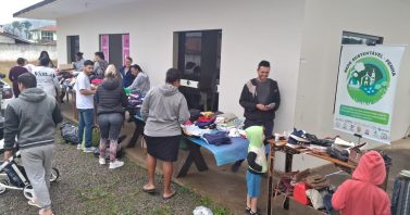 Campanha do Agasalho beneficia moradores da comunidade do CRED em Penha