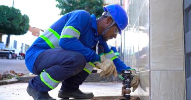 Capacitação gratuita para encanadores em Penha prepara mão de obra para expansão da rede de esgoto